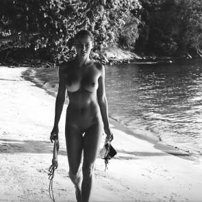 Genevieve Morton waling naked ah the beach