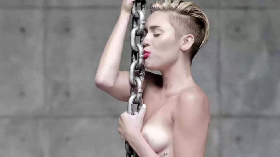 Miley Cyrus nude breasts