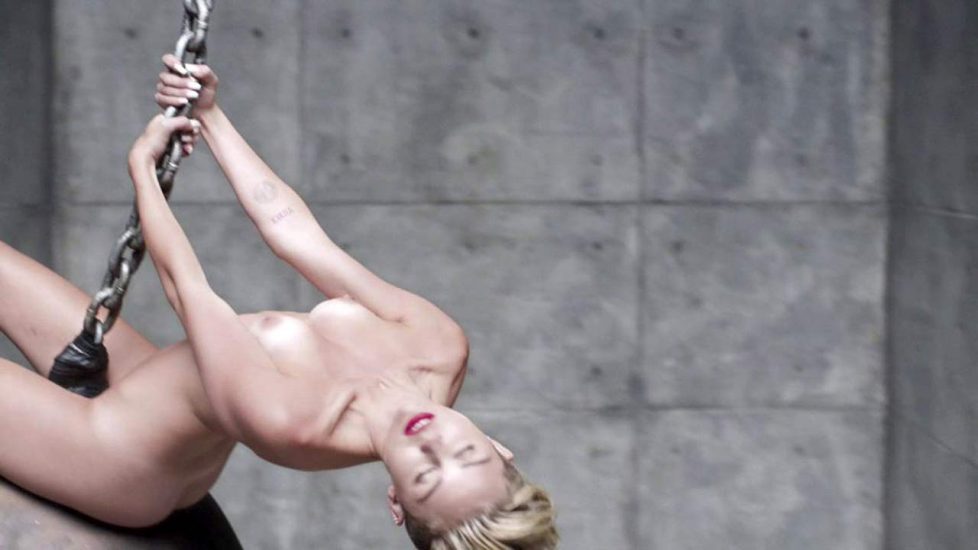 Miley Cyrus naked boobs
