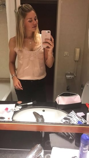 Carina Witthoft sexy selfie