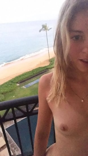 Carina Witthoft nude leaked selfie