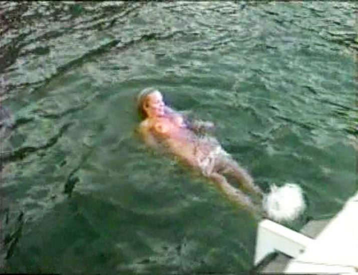 Pamela Anderson swimming nude
